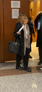 “örgüte üye olmamakla birlikte yardım ettikleri” iddiasıyla Nazlı Ilıcak’a 5 yıl 3 ay, Ahmet Altan’a 6 yıl 3 ay 18 gün hapis cezası verdi.