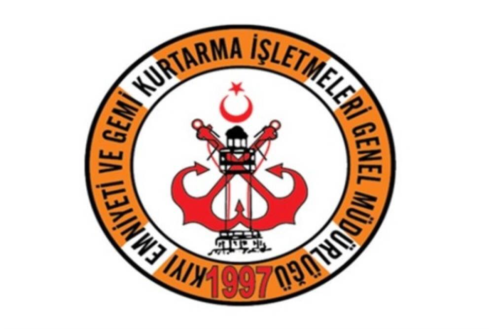 Sarıyer açıklarında sürüklenen tekne, Rumeli Feneri Limanı’na çekildi