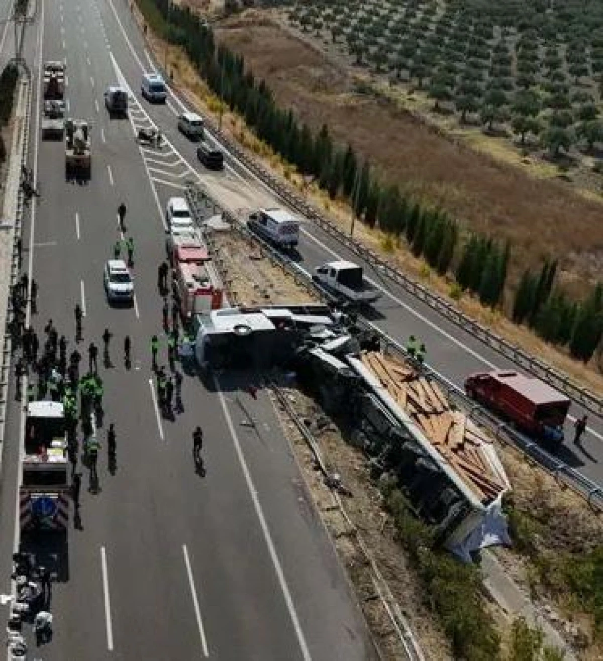Manisa’daki 11 ölümlü kazada iki sürücü tutuklandı