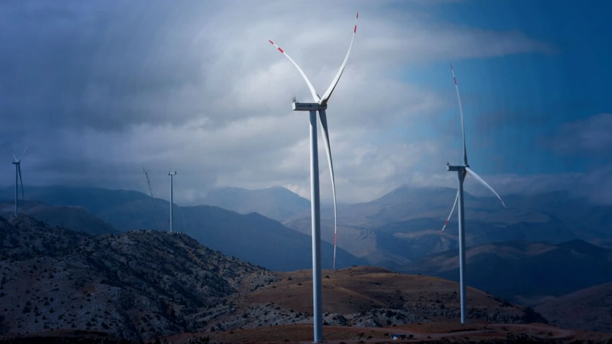 R&uuml;zgar enerjisi yatırımları hızla s&uuml;r&uuml;yor: İlk &ccedil;eyrekte 350 milyon dolar seviyesi aşıldı