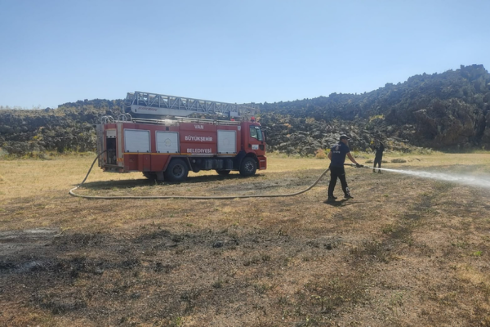 Van'da son 10 g&uuml;nde 239 anız, ot ve bah&ccedil;e yangınına m&uuml;dahale edildi