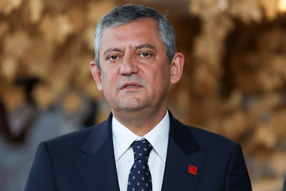 &Ouml;zel: Millet sel olmuş akıyor, &ouml;n&uuml;nde hi&ccedil;bir k&uuml;t&uuml;k duramaz