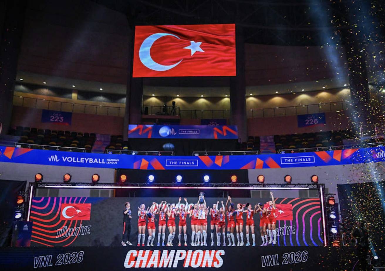 Eskişehir&rsquo;de gece mesaisi: Cadde ve bulvarlar yenileniyor
