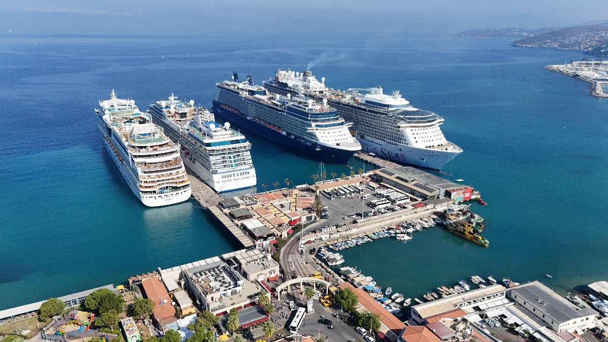 İki g&uuml;nde d&ouml;rd&uuml;nc&uuml; kruvaziyer! 10 bini aşkın turist geldi