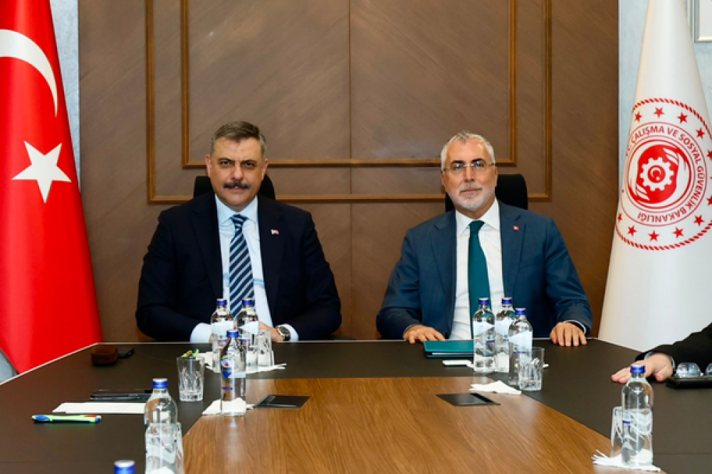 Bakan &Ccedil;ift&ccedil;i, Bakan Işıkhan ile bir araya geldi