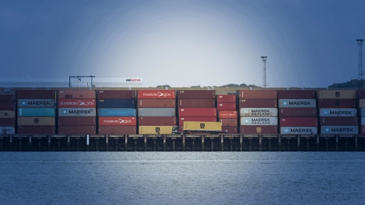 K&uuml;resel lojistikte g&uuml;venlik engeli: Maersk, K&ouml;rfez &uuml;lkelerine kargo kargo kabul&uuml;n&uuml; durdurdu