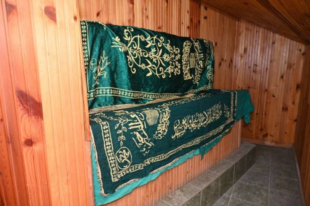 Kasab-ı C&ouml;mert Ahmet Efendi T&uuml;rbesi bakımdan ge&ccedil;iriliyor