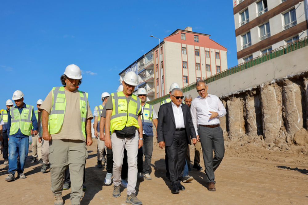 Başkan B&uuml;y&uuml;kkılı&ccedil;, Kartal Katlı Kavşağı Projesi&rsquo;ni inceledi