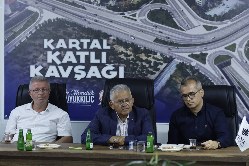 Başkan B&uuml;y&uuml;kkılı&ccedil;, Kartal Katlı Kavşağı Projesi'nde &ccedil;alışmaları yerinde inceledi