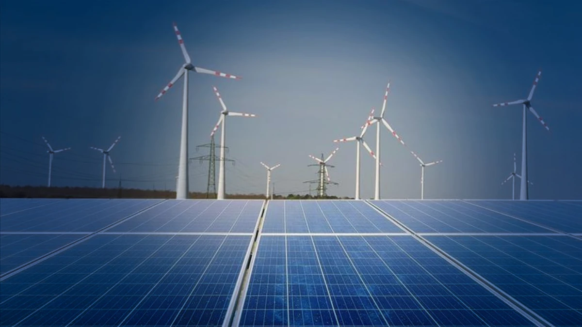 Bakan Bayraktar: G&uuml;neş ve r&uuml;zgar enerjisi kapasitesi beş yılda ikiye katlandı