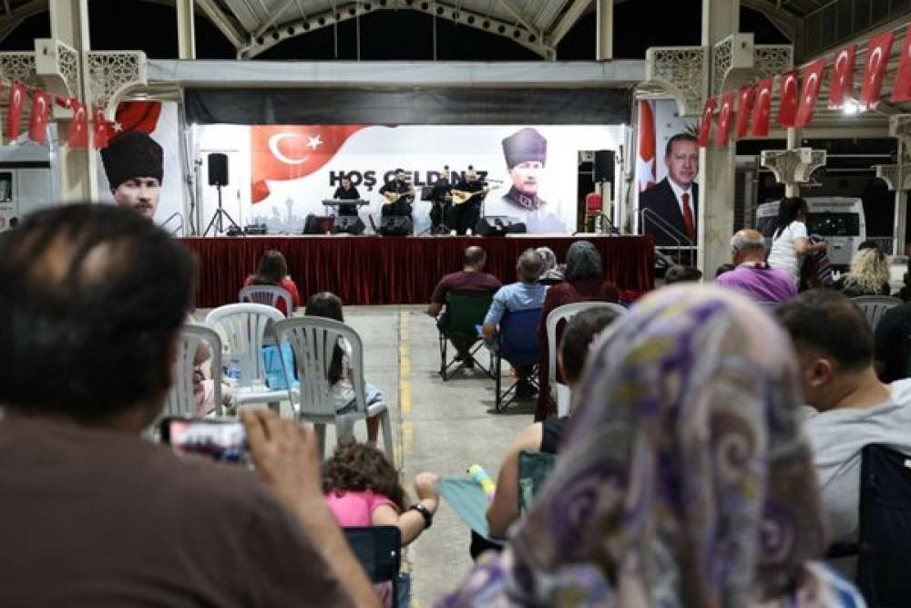 Ke&ccedil;i&ouml;ren&rsquo;de mahalle konserleri s&uuml;r&uuml;yor