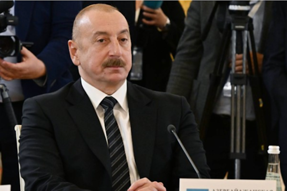  Aliyev ve eşi Mehriban Aliyev Deniz Kuvvetlerini ziyaret etti