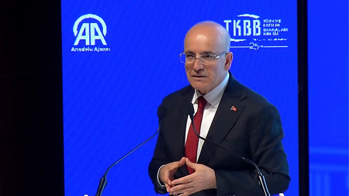 Bakan Şimşek k&uuml;resel şoklara dikkat &ccedil;ekti ve a&ccedil;ıkladı: Orta vadede fırsatlar s&uuml;r&uuml;yor