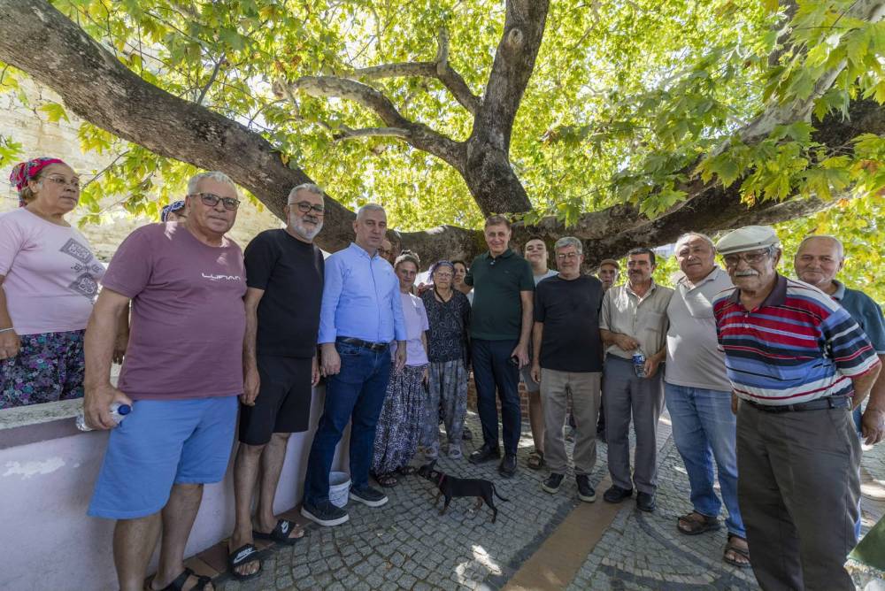 Başkan Tugay, Bergama&rsquo;da &uuml;retici ve vatandaşlarla bir araya geldi
