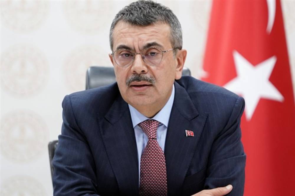 Bakan Tekin, Bratislava B&uuml;y&uuml;kel&ccedil;iliğini ziyaret etti