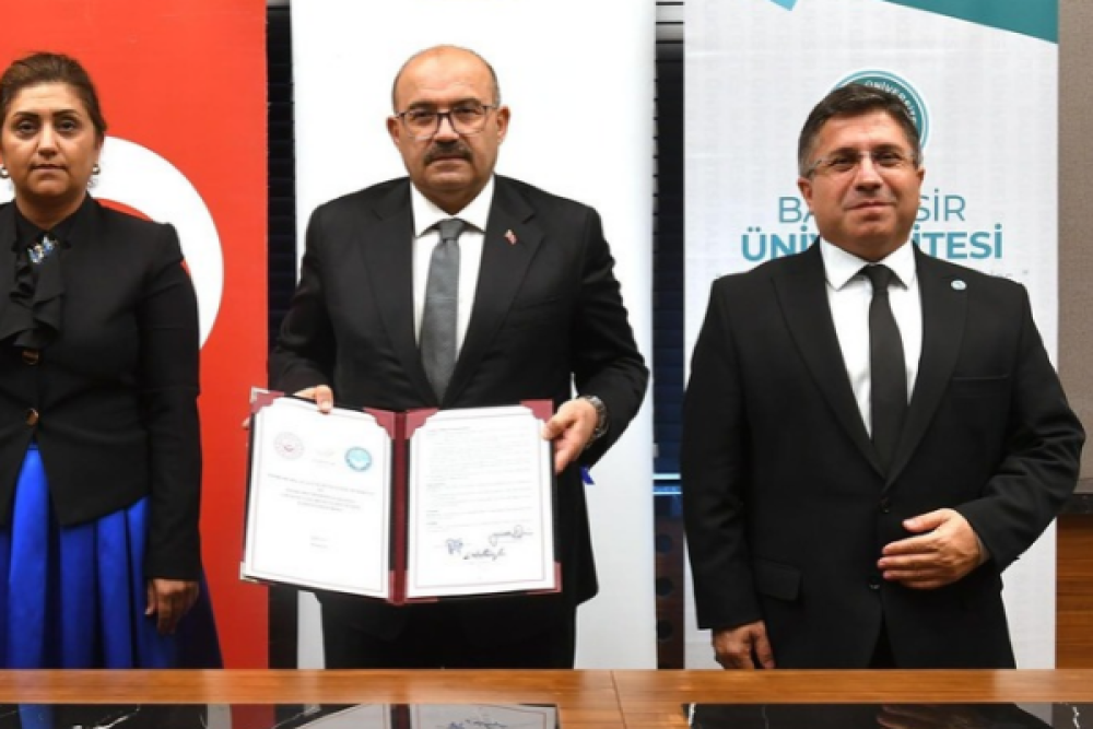 Balıkesir&rsquo;de yaşlı hizmetleri i&ccedil;in iş birliği protokol&uuml; imzalandı