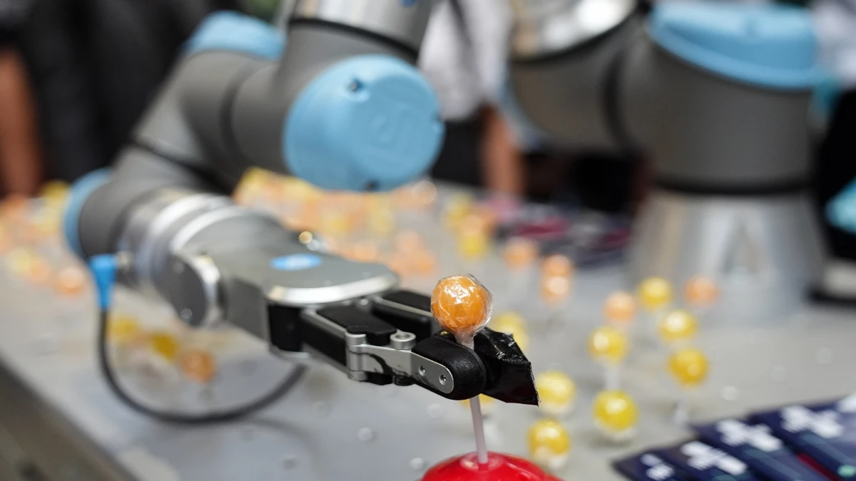 Sanayi robotlarının eğitim maliyetini d&uuml;ş&uuml;ren yeni yapay zeka