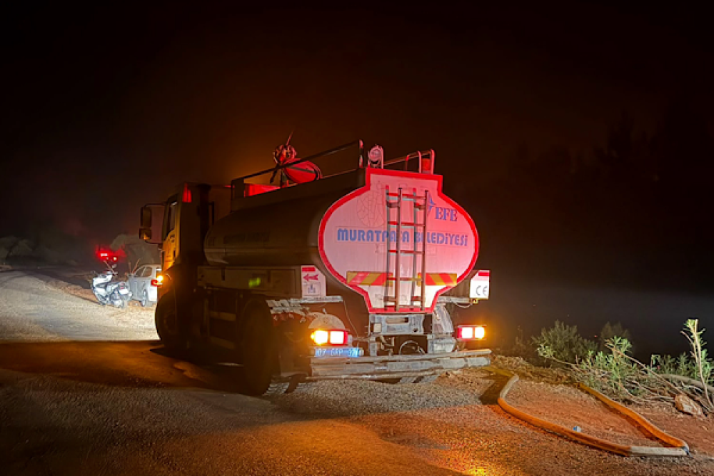 Muratpaşa'dan Aksu&rsquo;daki orman yangınına ekip ve ara&ccedil; desteği sağlandı
