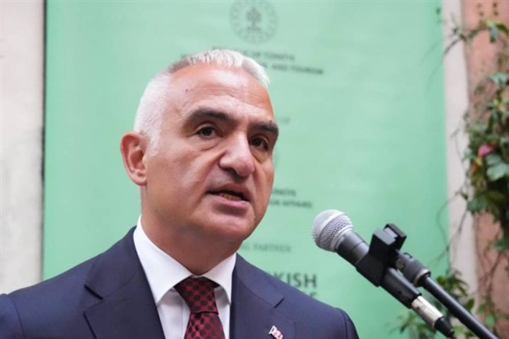 Bakan Ersoy: Kamuoyunu yanıltan dezenformasyona karşı hepimize sorumluluk d&uuml;ş&uuml;yor