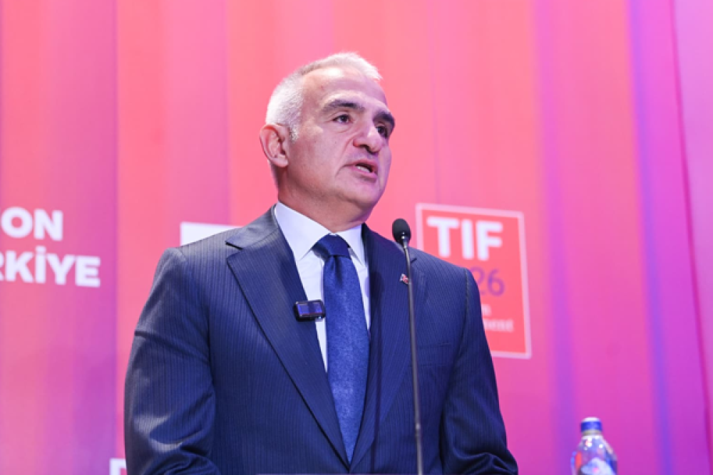 Bakan Ersoy: Antalya&rsquo;daki yangınlara m&uuml;dahale s&uuml;r&uuml;yor