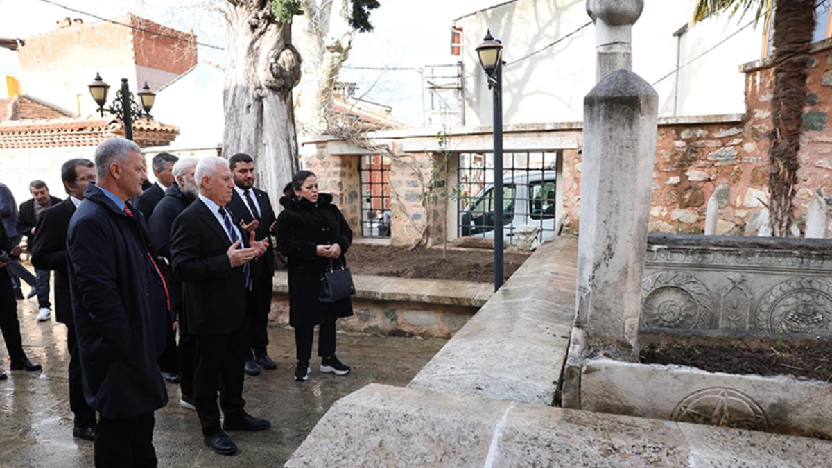 Osmanlı'nın ilk eserlerinden Alaeddin Bey Cami&rsquo;deki mezarların restorasyonu başladı