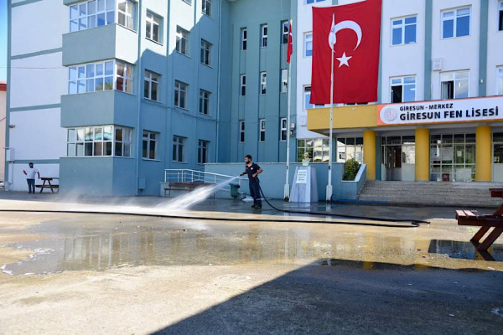 Giresun'da okulların bah&ccedil;elerinde temizlik &ccedil;alışması başlatıldı