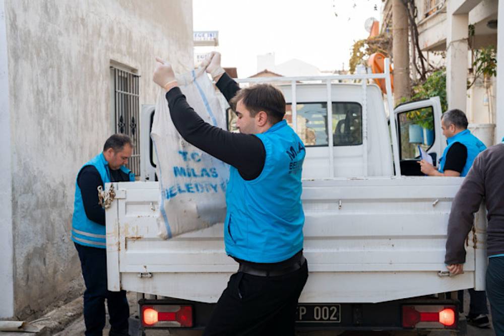 Milas’ta ihtiyaç sahiplerine yakacak desteği sağlandı