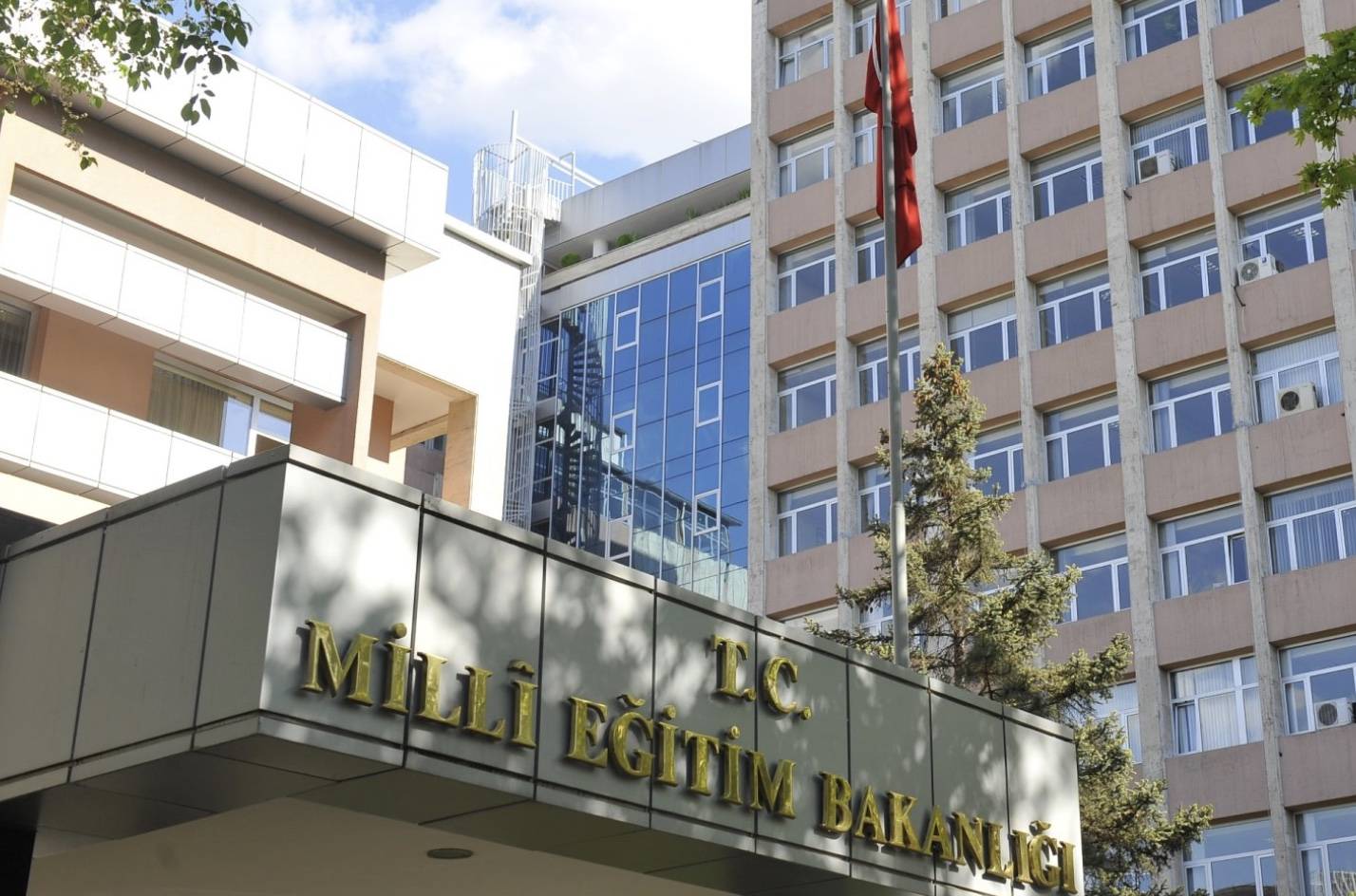 İran&rsquo;dan rafineri a&ccedil;ıklaması: Lavan tesisi 2 ayda y&uuml;zde 80 kapasiteye ulaşacak