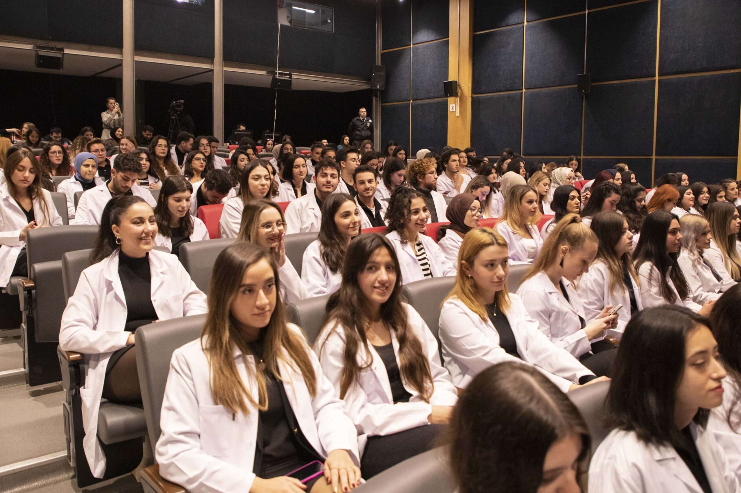 Bilgi Sağlık öğrencileri ‘Beyaz Önlük Giyme Töreni’nde Mesleğe İlk Adımlarını Attı