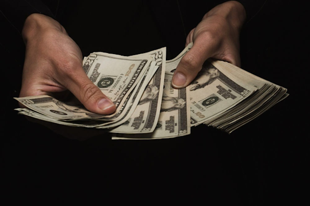 İstanbul merkezli 36 şahıs ve 9 şirkete yasadışı d&ouml;viz operasyonu