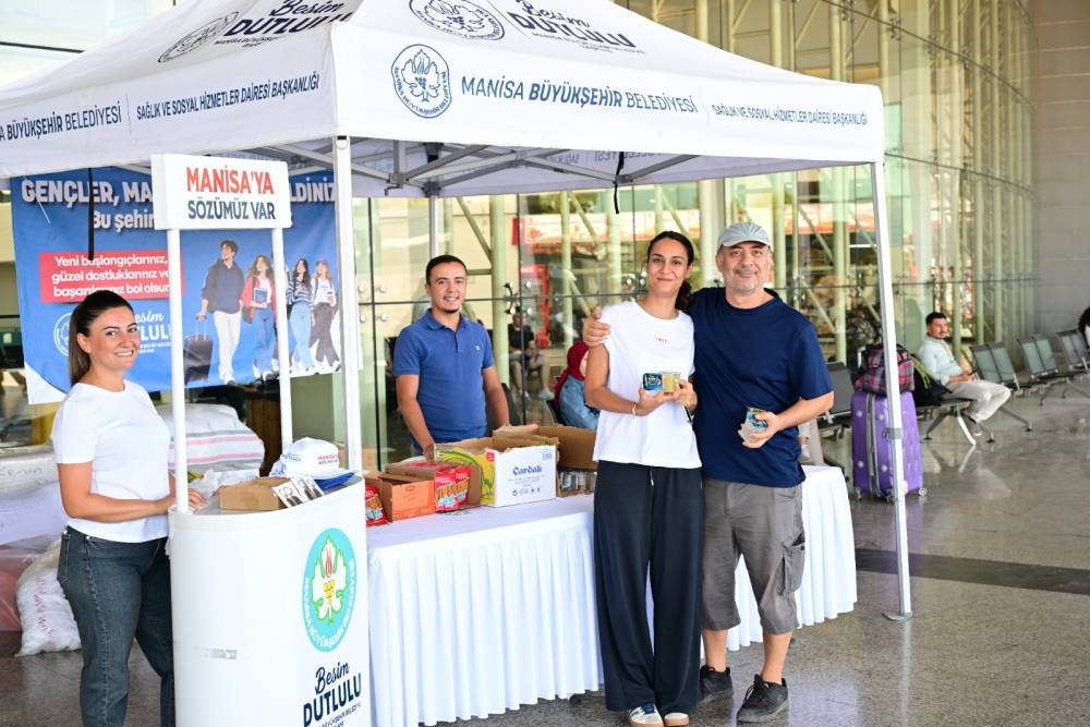 Manisa B&uuml;y&uuml;kşehir Belediyesi &uuml;niversite &ouml;ğrencilerini terminalde karşıladı