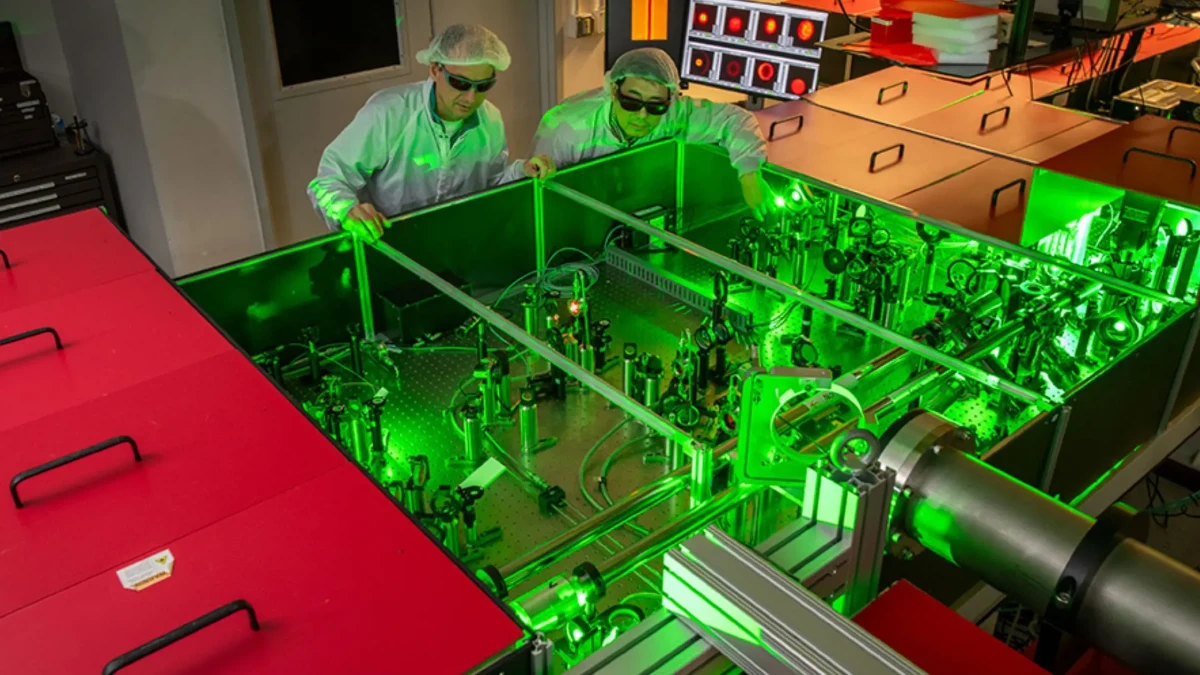 N&uuml;kleer f&uuml;zyonda kritik eşik: Su jetiyle 'tekd&uuml;ze sıkıştırma' başarısı