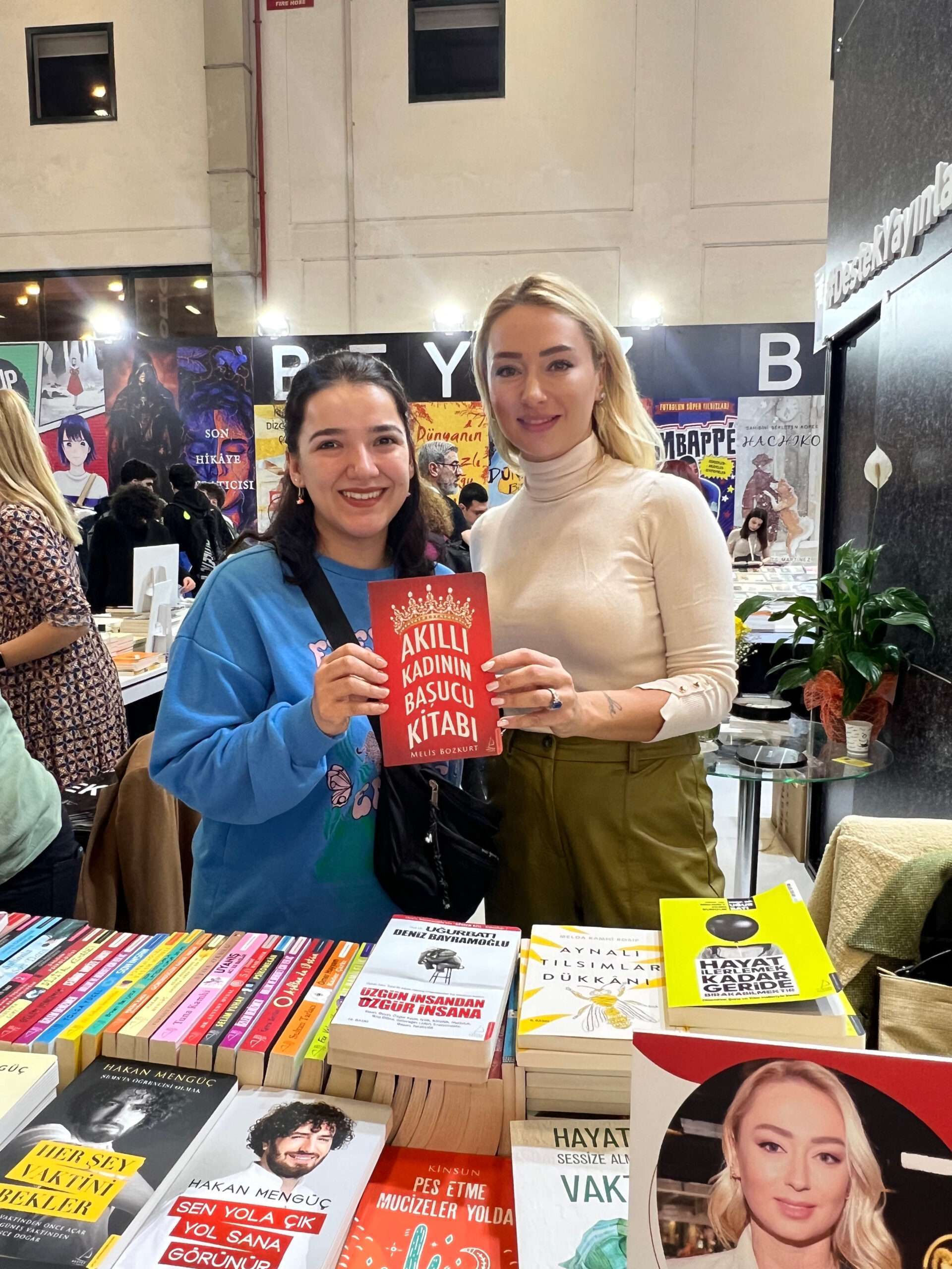 İzmirli Yazar Bozkurt’a Okuyucu İlgisi