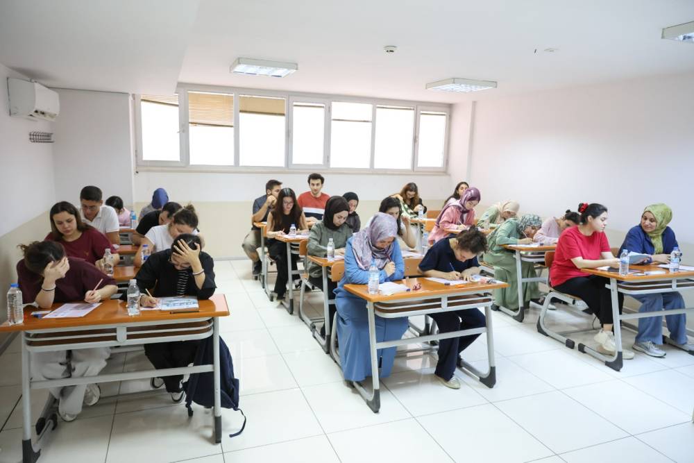Bursa'da memur adaylarına KPSS provası: Yaklaşık 2 bin 500 aday katıldı