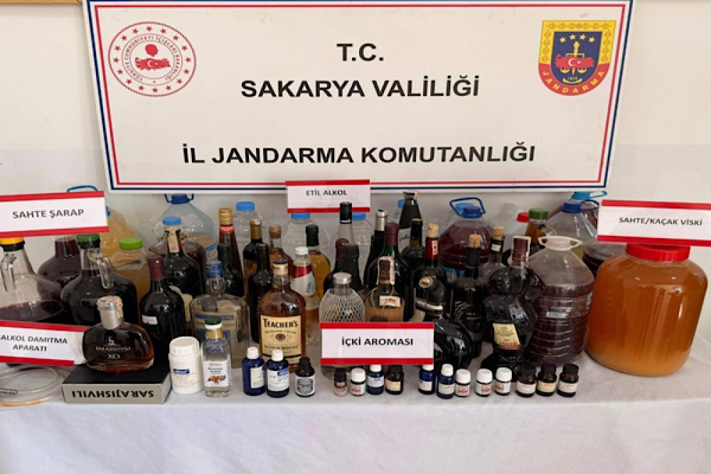 Sakarya&rsquo;da sahte alkol operasyonunda 5 ş&uuml;pheli yakalandı