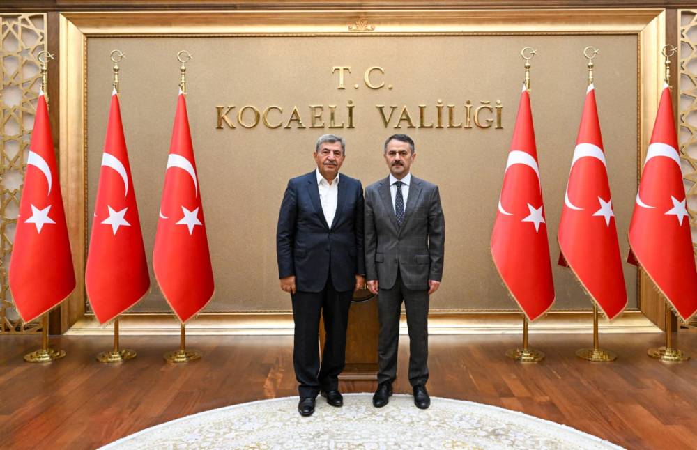 Eski Bakan G&uuml;ll&uuml;ce&rsquo;den Kocaeli Valisi Aktaş&rsquo;a ziyaret