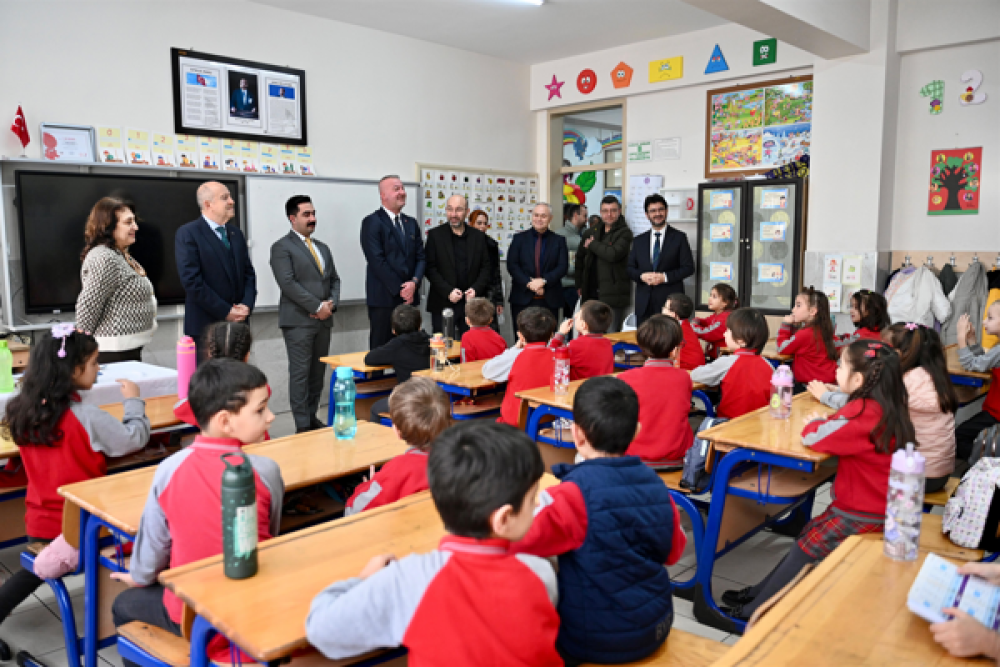 Başkan Karabatı, karne dağıtım t&ouml;renine katıldı