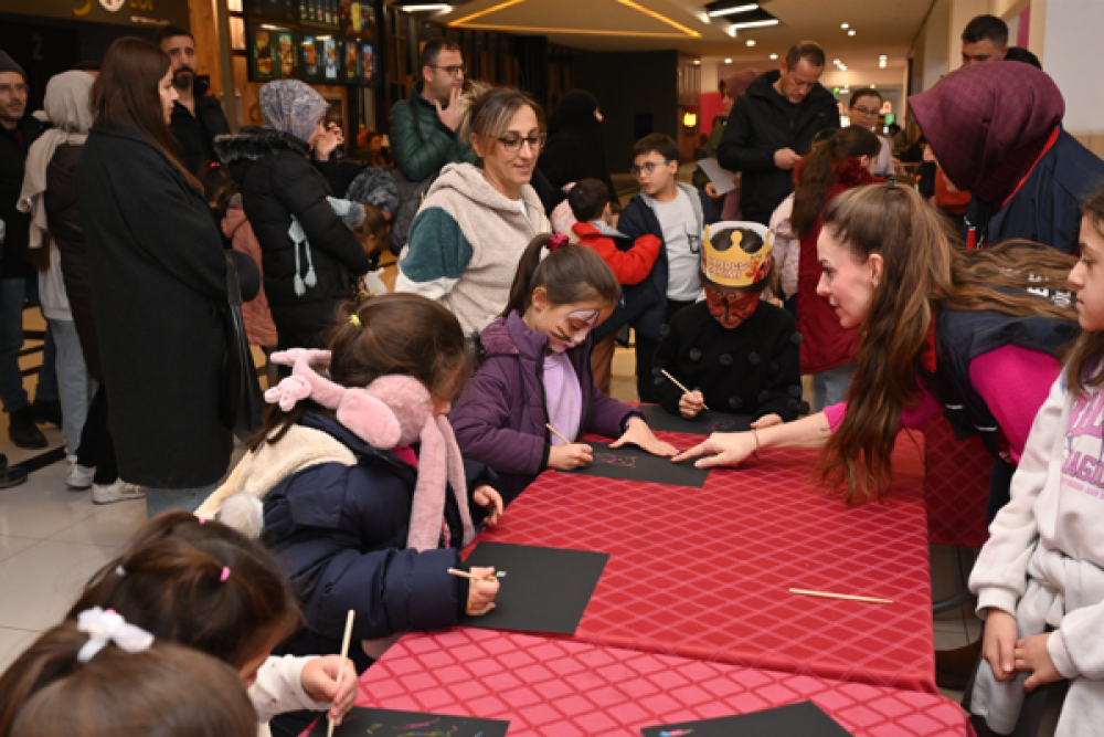 Isparta'da &ccedil;ocuklara y&ouml;nelik &ccedil;eşirtli etkinlikler d&uuml;zenleniyor