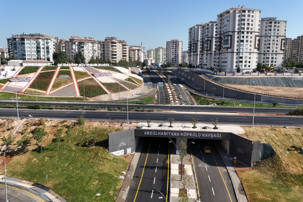 Abd&uuml;lhamit Han K&ouml;pr&uuml;l&uuml; Kavşağı hizmete girdi