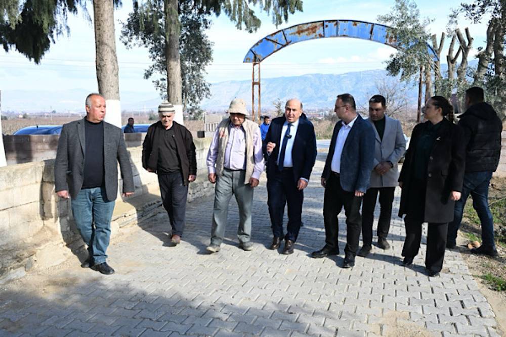 Sarıg&ouml;l Aşağı Ko&ccedil;aklar Mezarlığı&rsquo;nın &ccedil;evre duvarları yenilendi