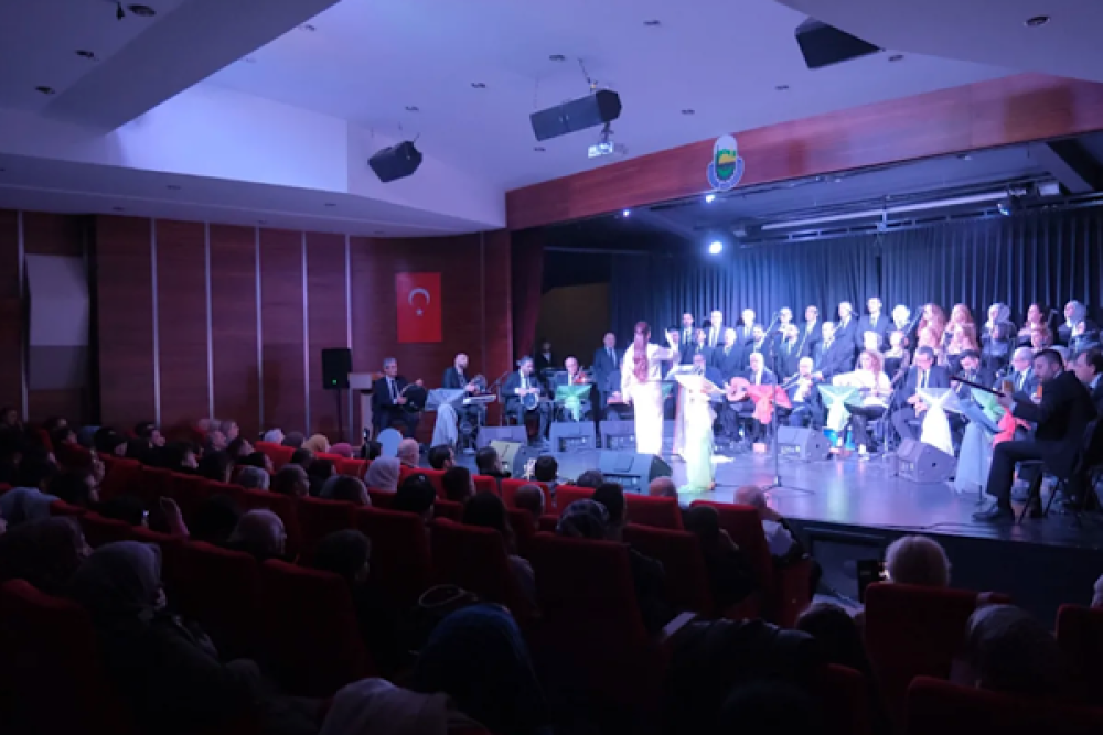 İneg&ouml;l'de T&uuml;rk Sanat M&uuml;ziği Korosu sanatseverlerle buluştu
