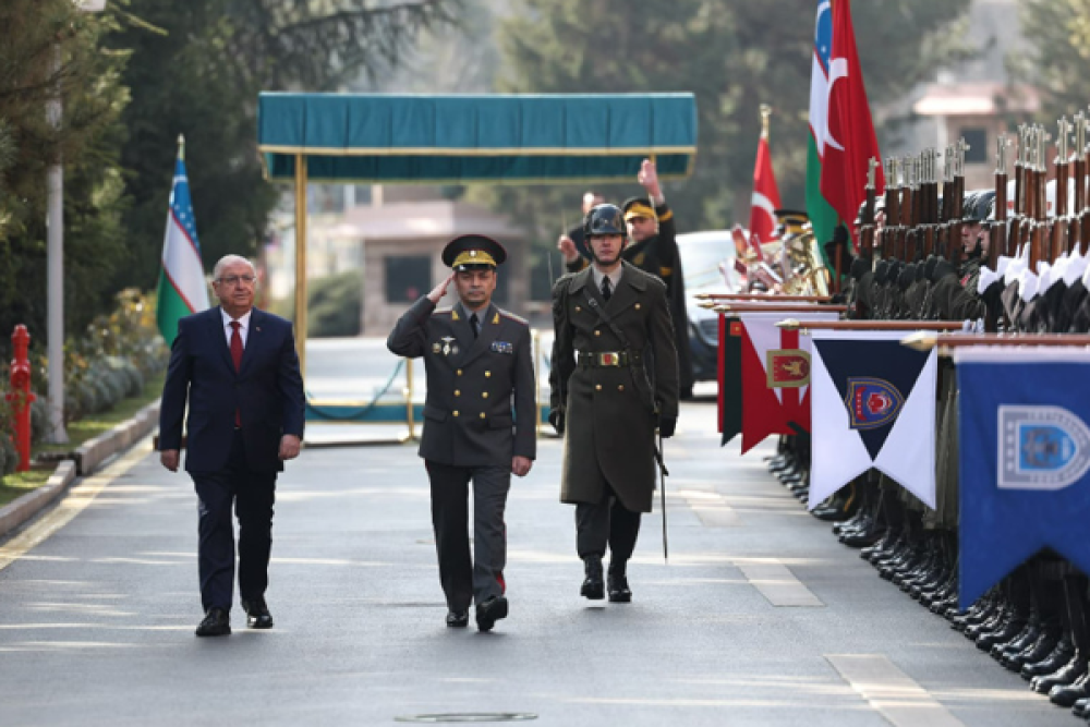 Bakan G&uuml;ler, &Ouml;zbekistan Savunma Bakanı Halmuhamedov ile g&ouml;r&uuml;şt&uuml;