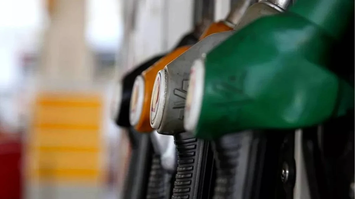 Benzin fiyatları i&ccedil;in yeni tahmin: 3 doların altı zor