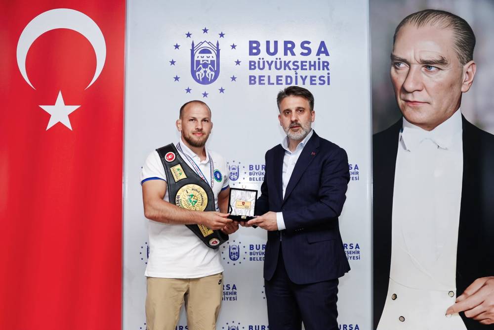 Başkan Vekili Biba'dan d&uuml;nya şampiyonu g&uuml;reş&ccedil;i Fazlı Eryılmaz&rsquo;a tebrik