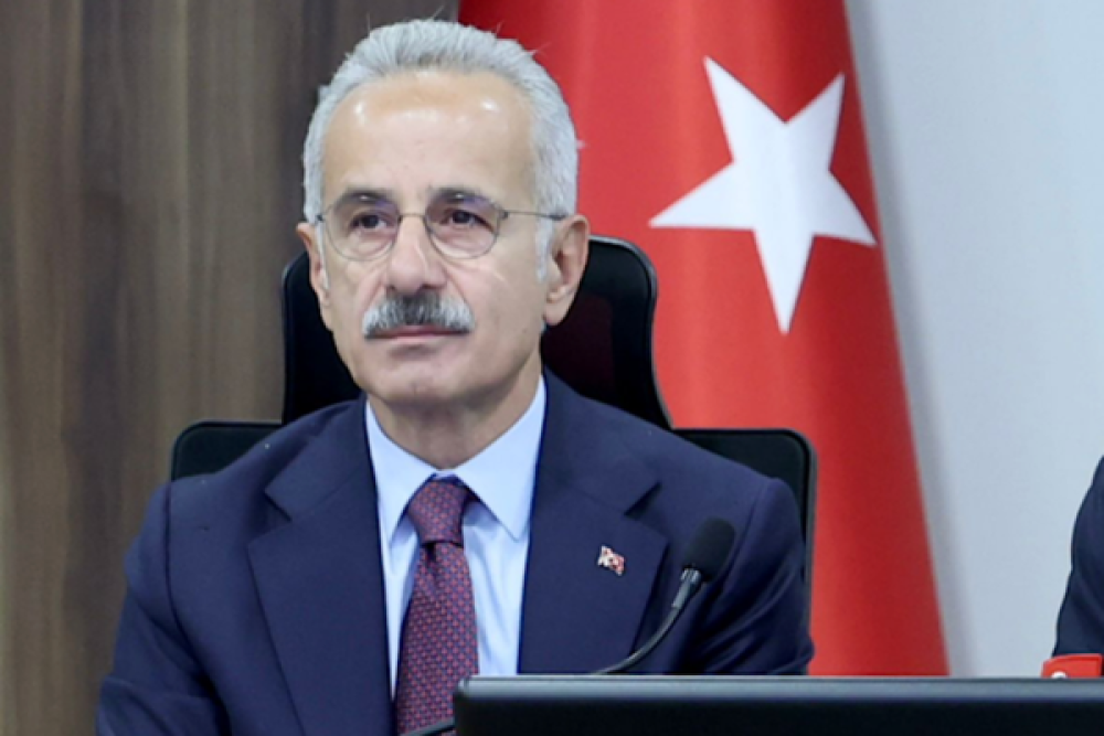 Bakan Uraloğlu: Yerli ve milli lokomotif E5000, AB onaylı TSI sertifikasını aldı