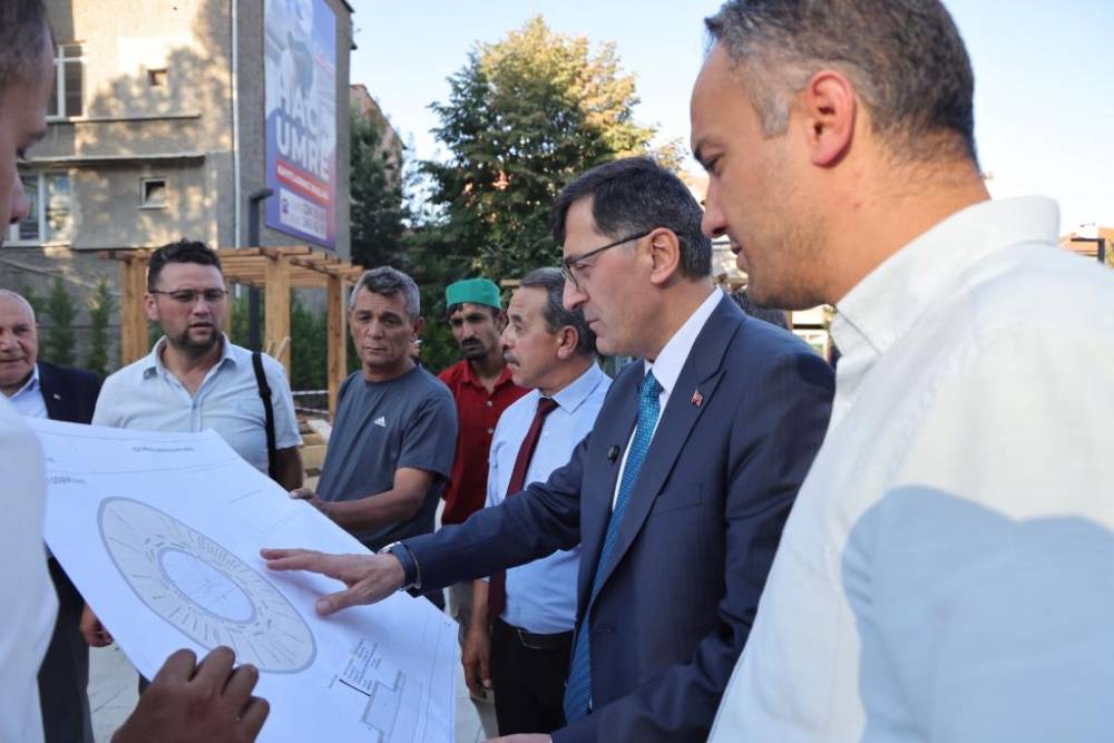 Başkan Kahveci, Ulu Cami &ccedil;evresindeki &ccedil;alışmaları yerinde inceledi