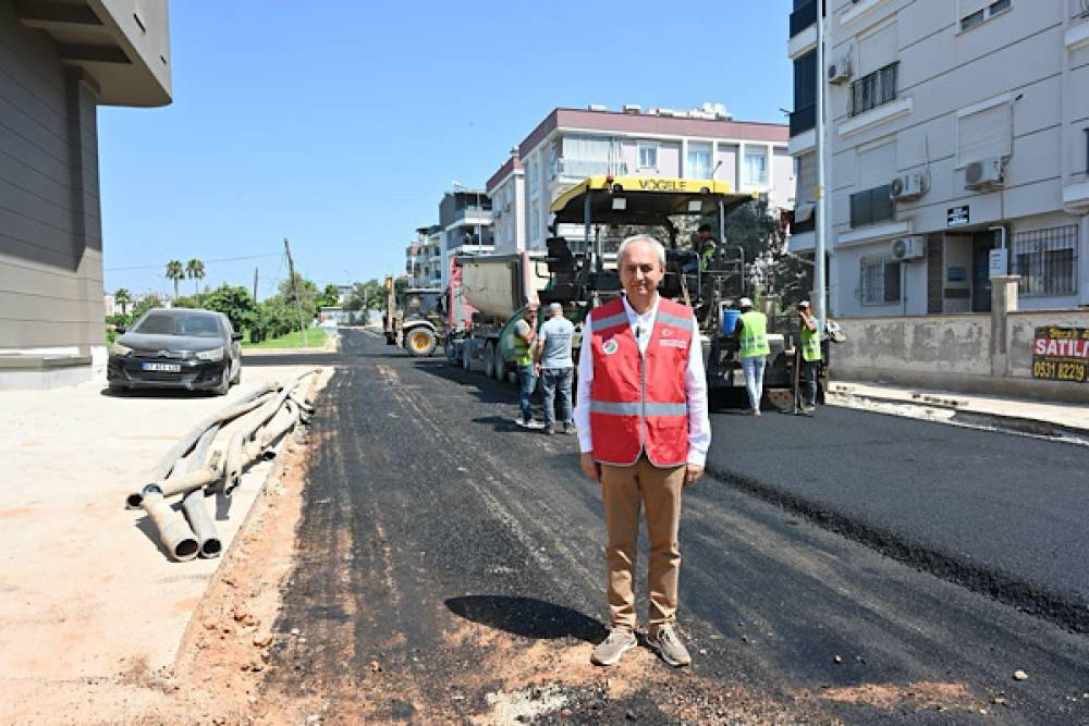 Kepez&rsquo;de 7 sokakta sıcak asfalt &ccedil;alışması y&uuml;r&uuml;t&uuml;l&uuml;yor
