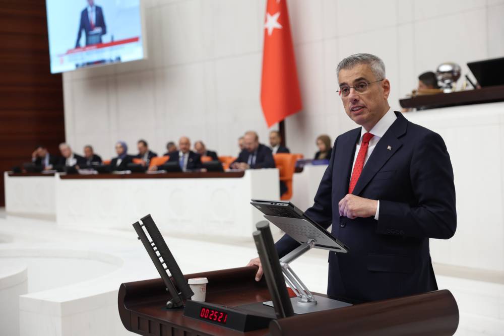 Memişoğlu: En zor şartlarda, en kritik anlarda insan, &ouml;nce insan