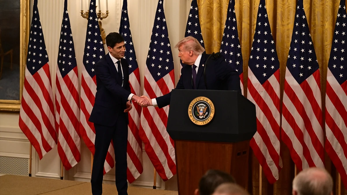 Kevin Warsh FED başkanı olarak g&ouml;reve başladı! Beyaz Saray'da 39 yıl sonra bir ilk
