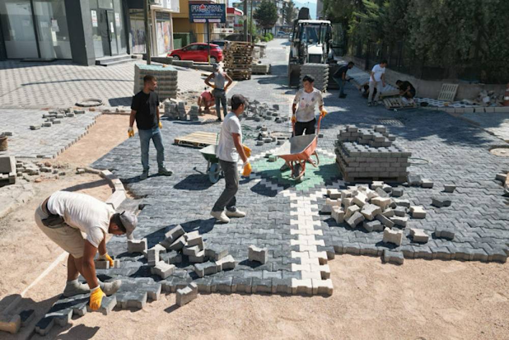 İzmit&rsquo;te SEDAŞ &ccedil;alışmaları sonrası zarar g&ouml;ren yollar yenilendi